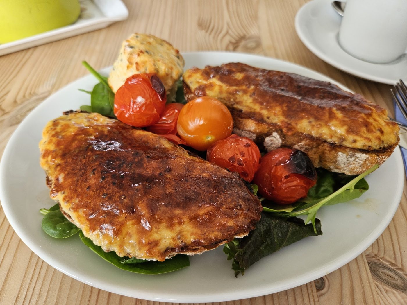 Savoury bakes with roasted tomatoes and salad